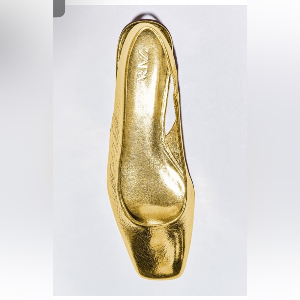 Flat metallic leather sling back